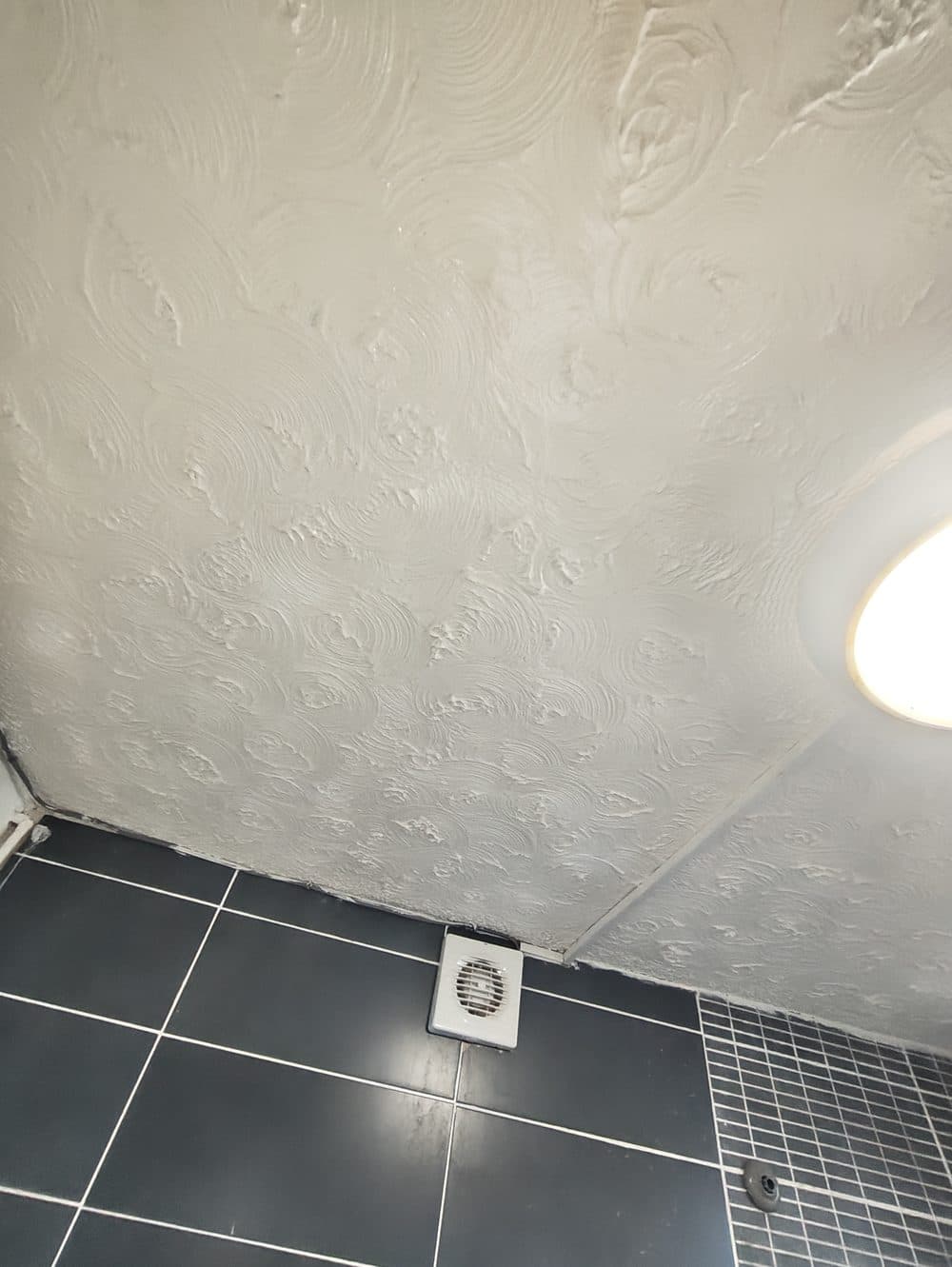 Corner and window reveal after repaint, clean and mould-free